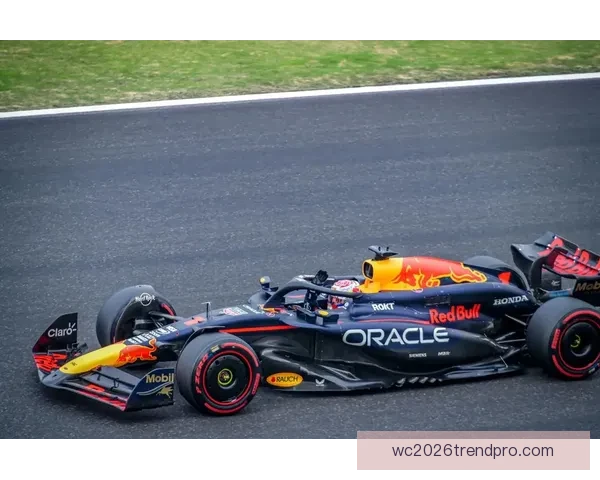 F1赛季精彩纷呈 各车队争夺激烈 维斯塔潘表现亮眼 麦克拉伦崭露头角